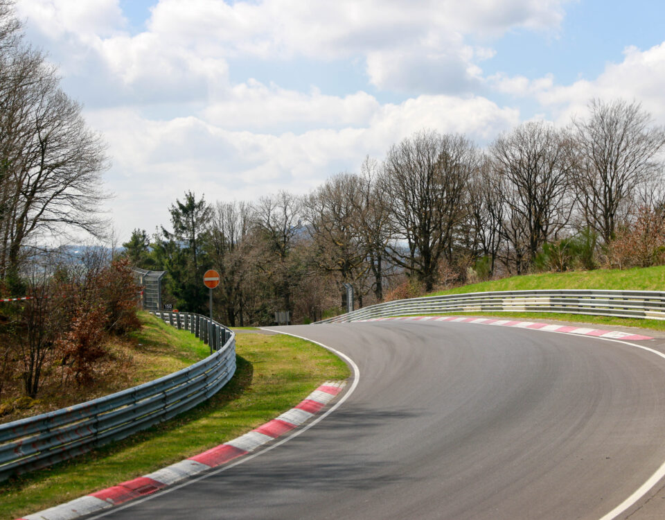 Tor Nurburgring - Przewodnik dla każdego miłośnika motoryzacji