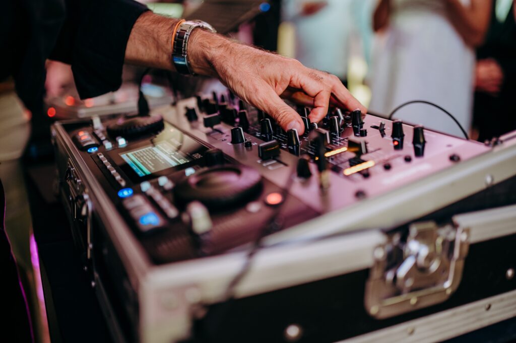 imprezy integracyjne Warszawa - muzyka i dj